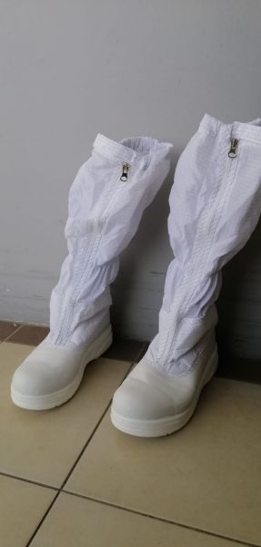 Picture of Class 10, Size 290 Knee length fabric attached to shoe booties