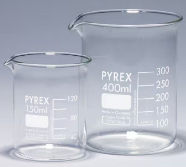 Picture of Beaker, low form, 400ml, grad, w/spout, Class A Borosilicate Glass 3.3, 80 x 110mm